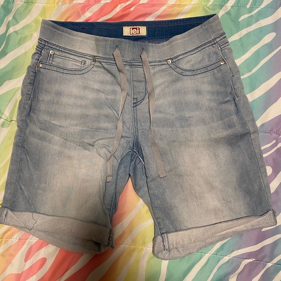 L.E.I blue jean shorts - Picture 1 of 3